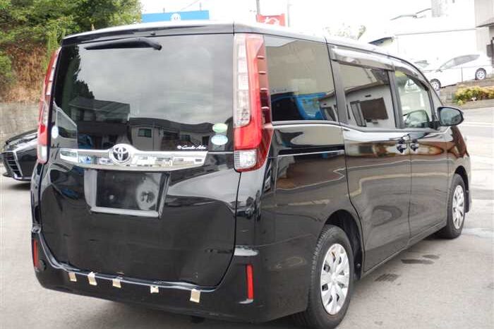 2017 Toyota Noah full