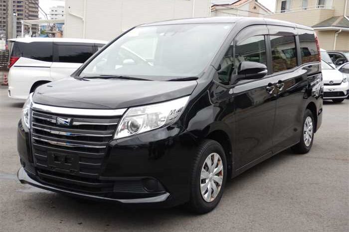 2017 Toyota Noah full