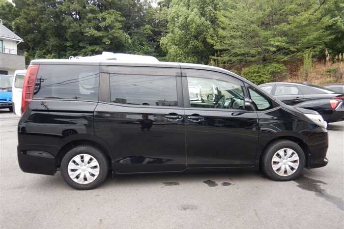 2017 Toyota Noah full