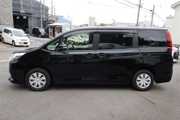 2017 Toyota Noah full