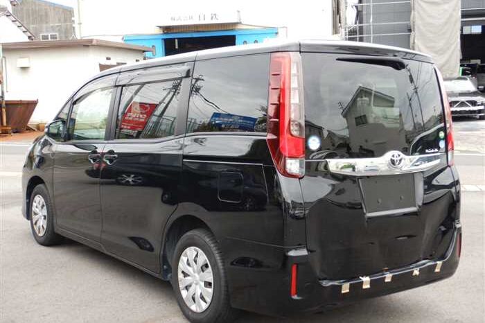 2017 Toyota Noah full