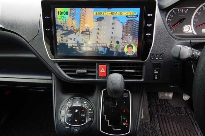 2017 Toyota Noah full