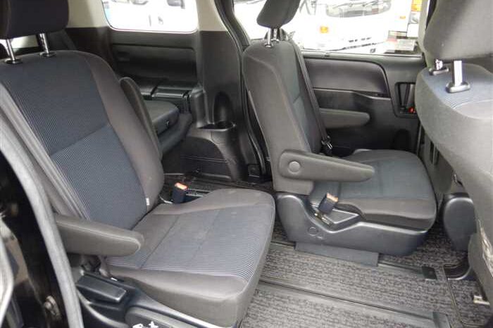 2017 Toyota Noah full