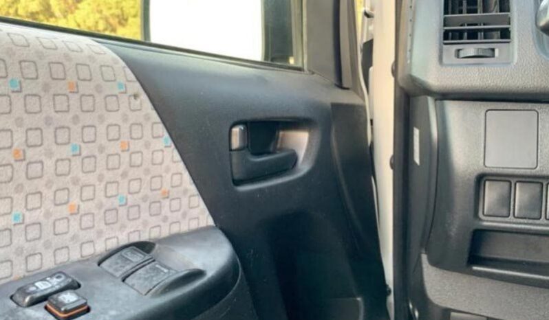 2017 Toyota Hiace full