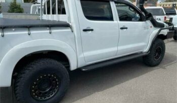 2014 Toyota Hilux SR (4X4) full