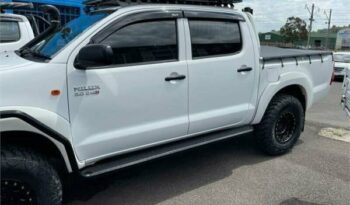2014 Toyota Hilux SR (4X4) full