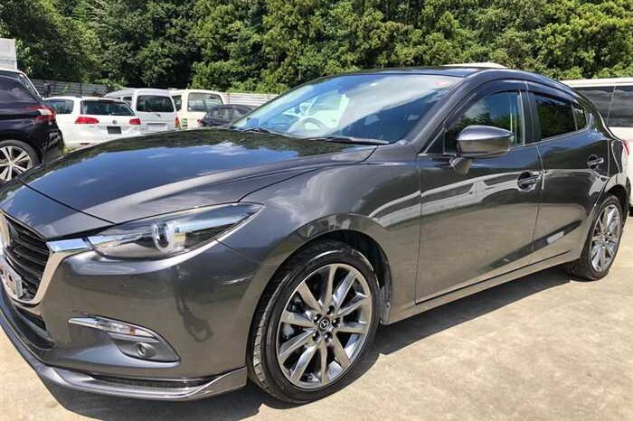 2017 Mazda Axela full