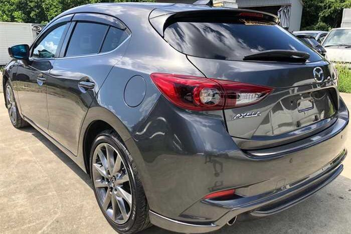 2017 Mazda Axela full