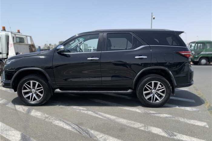 2019 Toyota Fortuner full