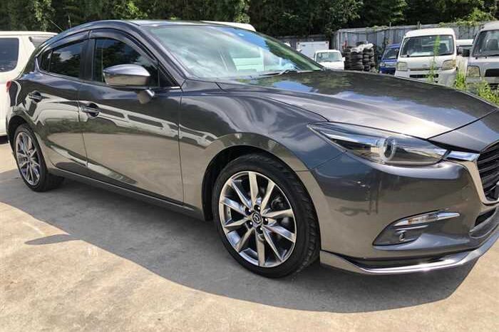 2017 Mazda Axela full
