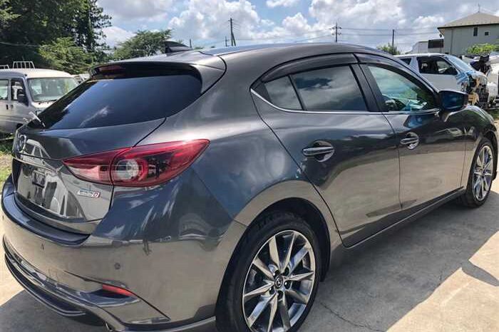 2017 Mazda Axela full