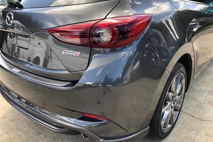 2017 Mazda Axela full