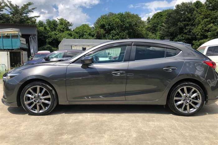 2017 Mazda Axela full