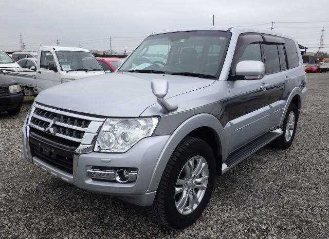 2015 Mitsubishi Pajero full
