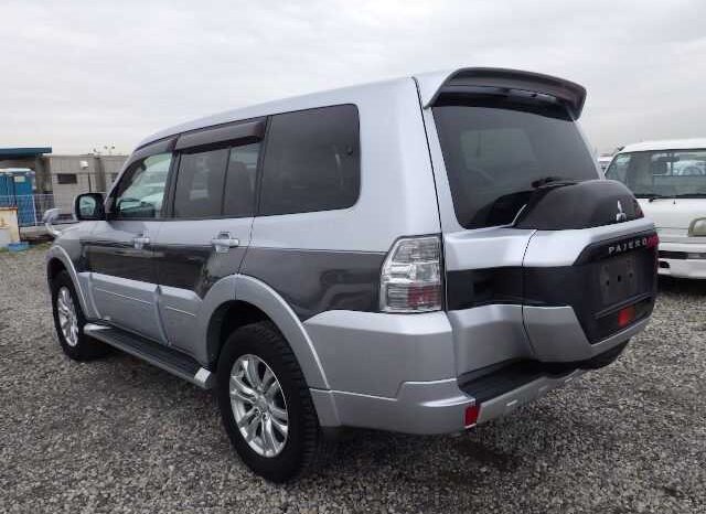 2015 Mitsubishi Pajero full