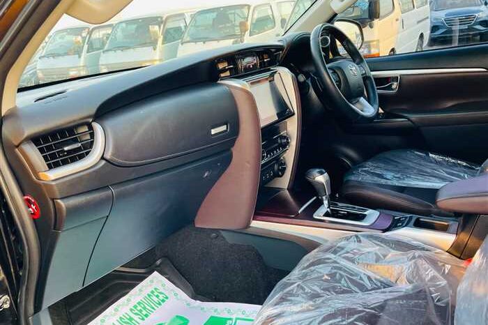 2015 Toyota Fortuner full