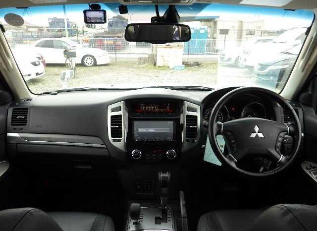 2015 Mitsubishi Pajero full