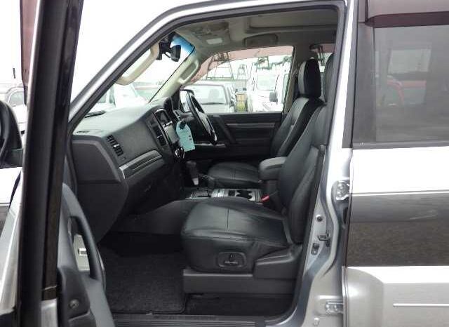 2015 Mitsubishi Pajero full