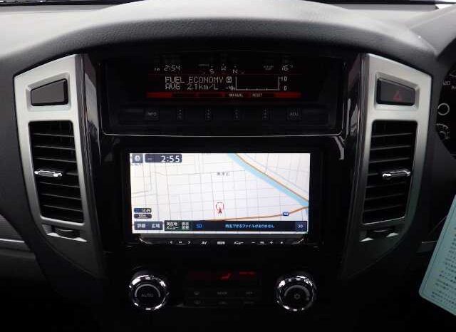 2015 Mitsubishi Pajero full