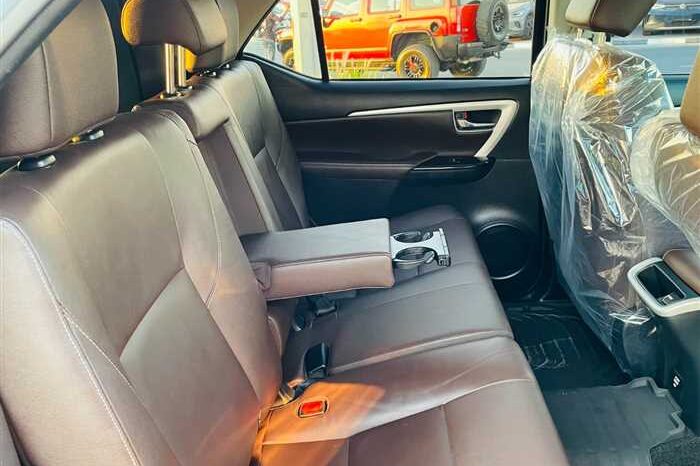 2015 Toyota Fortuner full