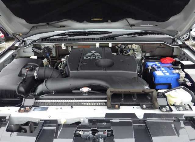2015 Mitsubishi Pajero full