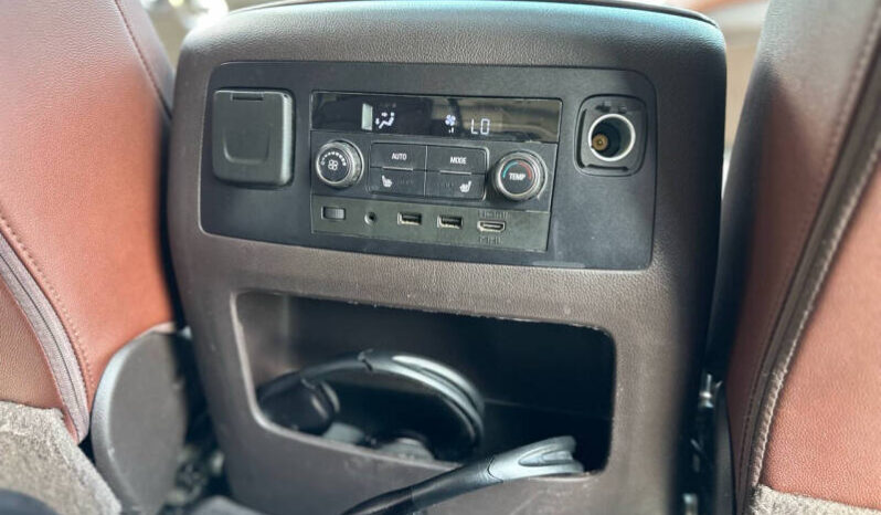 2018 Chevrolet Suburban full